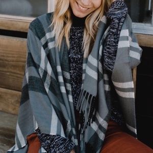 SiiZU | Charcoal Winter Poncho Wrap | Causebox